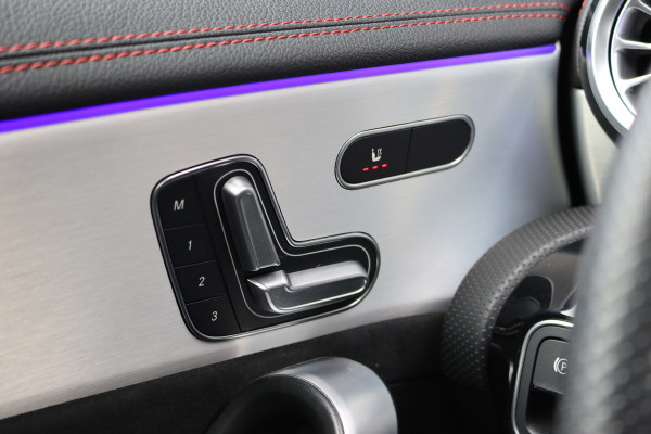 Mercedes-Benz CLA-Klasse 250 e AMG Line Premium+ | Panoramadak | Distronic+ | Memory | HUD | Trekhaak | Keyless Go | Surround Camera | Sfeerverlichting | Multibeam LED |