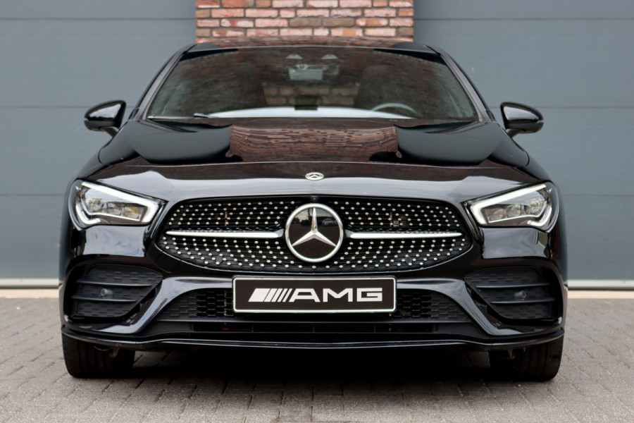 Mercedes-Benz CLA-Klasse 250 e AMG Line Premium+ | Panoramadak | Distronic+ | Memory | HUD | Trekhaak | Keyless Go | Surround Camera | Sfeerverlichting | Multibeam LED |