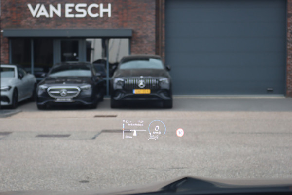 Mercedes-Benz CLA-Klasse 250 e AMG Line Premium+ | Panoramadak | Distronic+ | Memory | HUD | Trekhaak | Keyless Go | Surround Camera | Sfeerverlichting | Multibeam LED |