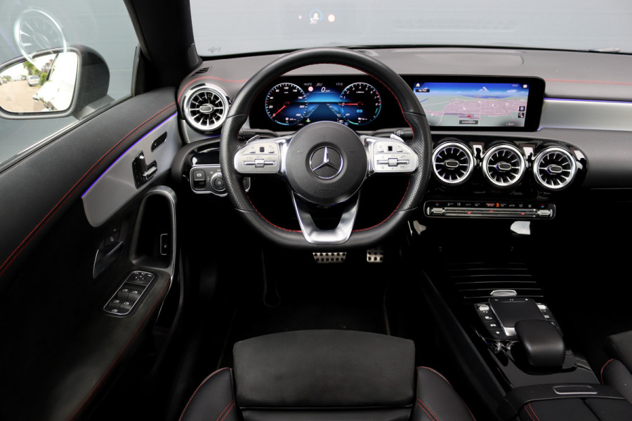 Mercedes-Benz CLA-Klasse 250 e AMG Line Premium+ | Panoramadak | Distronic+ | Memory | HUD | Trekhaak | Keyless Go | Surround Camera | Sfeerverlichting | Multibeam LED |