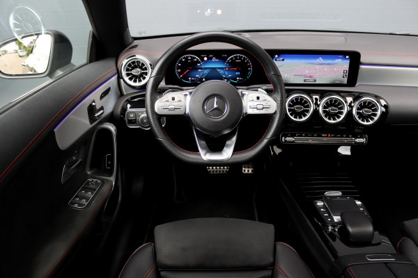 Mercedes-Benz CLA-Klasse 250 e AMG Line Premium+ | Panoramadak | Distronic+ | Memory | HUD | Trekhaak | Keyless Go | Surround Camera | Sfeerverlichting | Multibeam LED |