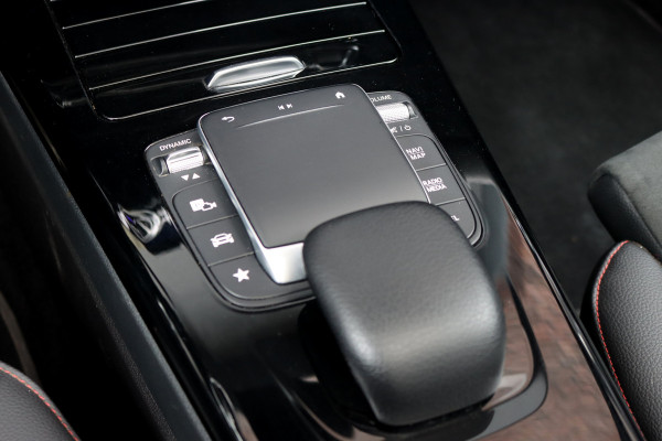 Mercedes-Benz CLA-Klasse 250 e AMG Line Premium+ | Panoramadak | Distronic+ | Memory | HUD | Trekhaak | Keyless Go | Surround Camera | Sfeerverlichting | Multibeam LED |
