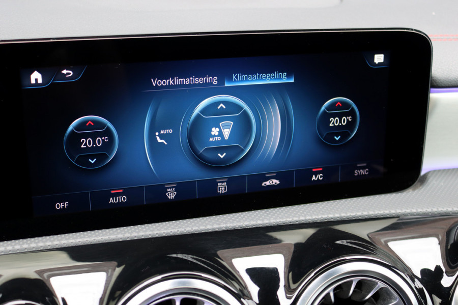 Mercedes-Benz CLA-Klasse 250 e AMG Line Premium+ | Panoramadak | Distronic+ | Memory | HUD | Trekhaak | Keyless Go | Surround Camera | Sfeerverlichting | Multibeam LED |