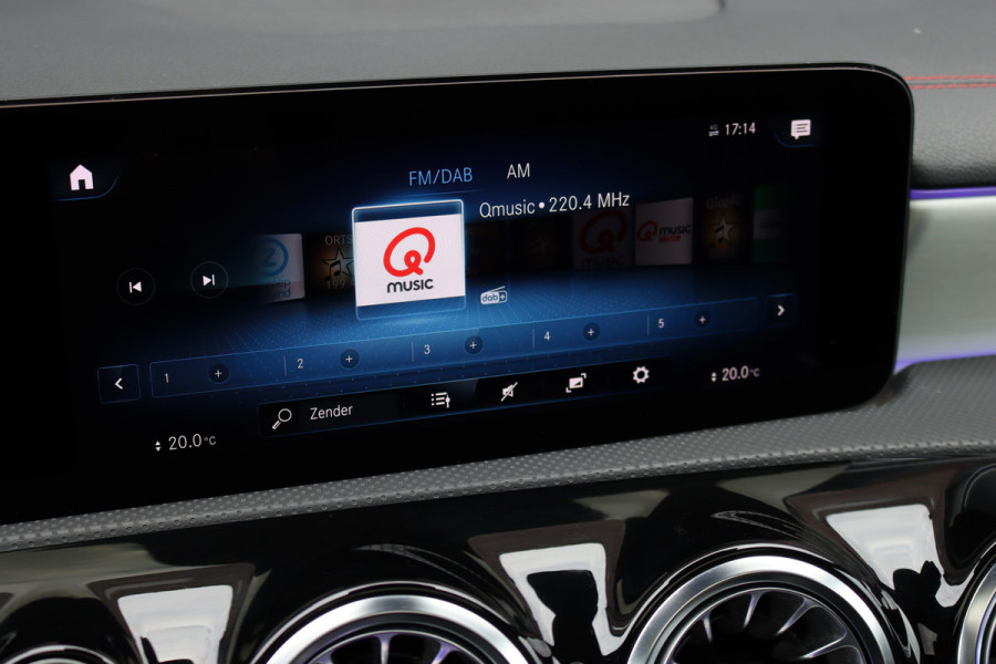 Mercedes-Benz CLA-Klasse 250 e AMG Line Premium+ | Panoramadak | Distronic+ | Memory | HUD | Trekhaak | Keyless Go | Surround Camera | Sfeerverlichting | Multibeam LED |