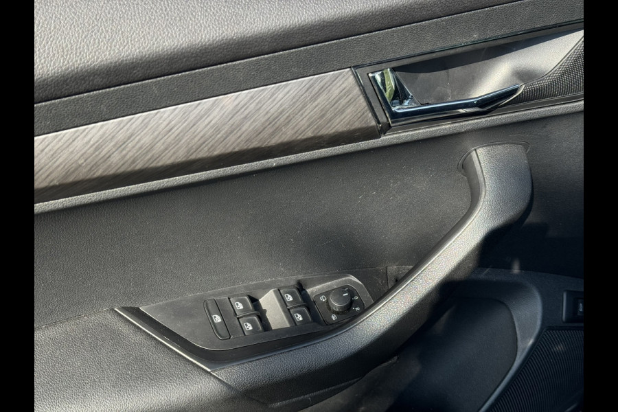 Škoda Karoq 1.5 TSI ACT Business Edition Plus | Navi, Camera, El. Trekhaak, Stoel+Stuurverw., El. A.klep, Carplay/Android, ACC |