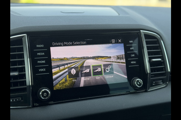 Škoda Karoq 1.5 TSI ACT Business Edition Plus | Navi, Camera, El. Trekhaak, Stoel+Stuurverw., El. A.klep, Carplay/Android, ACC |