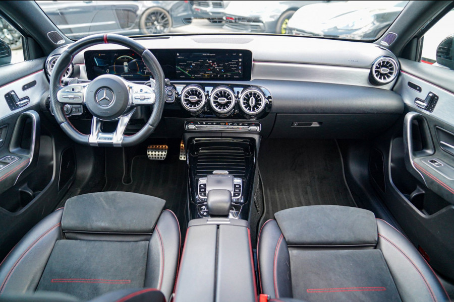 Mercedes-Benz A-Klasse AMG 35 4MATIC Edition 1 | Head Up Display | Burmester | Sterrenhemel | Memory | 360 Camera | Massage