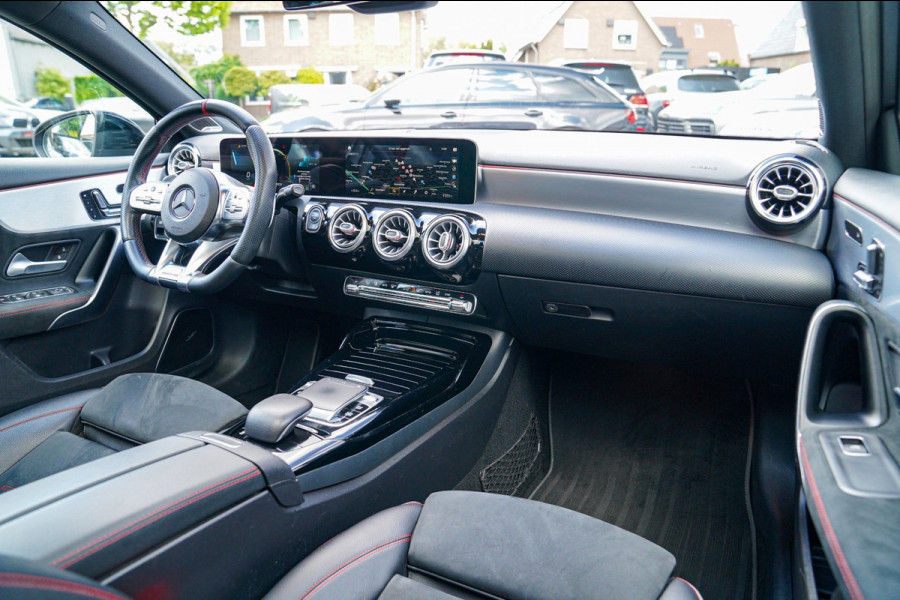 Mercedes-Benz A-Klasse AMG 35 4MATIC Edition 1 | Head Up Display | Burmester | Sterrenhemel | Memory | 360 Camera | Massage