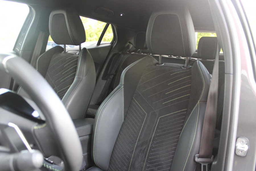 Peugeot 2008 1.2 Hybrid 145PK AUTOMAAT GT | ELEKTRISCH BEDIENBARE BESTUURDERSSTOEL | NAVIGATIE | FULL LED KOPLAMPEN | DRAADLOZE APPLE CARPLAY/ANDROID AUTO | ADAPTIVE CRUISE CONTROL | CAMERA VOOR + ACHTER | CLIMATE CONTROL | LICHTMETALEN VELGEN 17" | KEYLESS ENTRY/START | DAB+ RADIO | ALCANTARA/LEDEREN BEKLEDING  | DODEHOEK DETECTIE | PARKEERSENSOREN VOOR + ACHTER | STOEL VERWARMING | DRAADLOZE TELEFOONLADER |