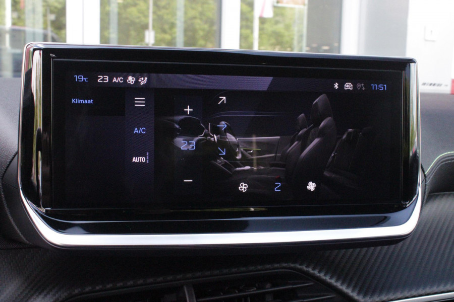Peugeot 2008 1.2 Hybrid 145PK AUTOMAAT GT | ELEKTRISCH BEDIENBARE BESTUURDERSSTOEL | NAVIGATIE | FULL LED KOPLAMPEN | DRAADLOZE APPLE CARPLAY/ANDROID AUTO | ADAPTIVE CRUISE CONTROL | CAMERA VOOR + ACHTER | CLIMATE CONTROL | LICHTMETALEN VELGEN 17" | KEYLESS ENTRY/START | DAB+ RADIO | ALCANTARA/LEDEREN BEKLEDING  | DODEHOEK DETECTIE | PARKEERSENSOREN VOOR + ACHTER | STOEL VERWARMING | DRAADLOZE TELEFOONLADER |
