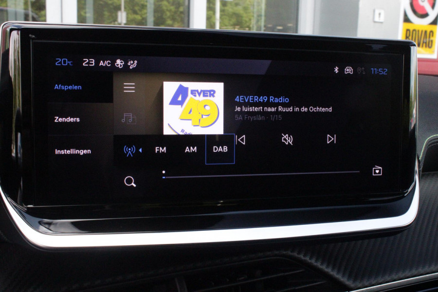 Peugeot 2008 1.2 Hybrid 145PK AUTOMAAT GT | ELEKTRISCH BEDIENBARE BESTUURDERSSTOEL | NAVIGATIE | FULL LED KOPLAMPEN | DRAADLOZE APPLE CARPLAY/ANDROID AUTO | ADAPTIVE CRUISE CONTROL | CAMERA VOOR + ACHTER | CLIMATE CONTROL | LICHTMETALEN VELGEN 17" | KEYLESS ENTRY/START | DAB+ RADIO | ALCANTARA/LEDEREN BEKLEDING  | DODEHOEK DETECTIE | PARKEERSENSOREN VOOR + ACHTER | STOEL VERWARMING | DRAADLOZE TELEFOONLADER |