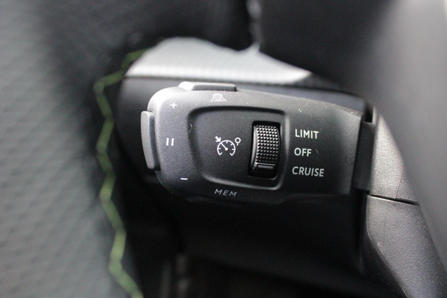Peugeot 2008 1.2 Hybrid 145PK AUTOMAAT GT | ELEKTRISCH BEDIENBARE BESTUURDERSSTOEL | NAVIGATIE | FULL LED KOPLAMPEN | DRAADLOZE APPLE CARPLAY/ANDROID AUTO | ADAPTIVE CRUISE CONTROL | CAMERA VOOR + ACHTER | CLIMATE CONTROL | LICHTMETALEN VELGEN 17" | KEYLESS ENTRY/START | DAB+ RADIO | ALCANTARA/LEDEREN BEKLEDING  | DODEHOEK DETECTIE | PARKEERSENSOREN VOOR + ACHTER | STOEL VERWARMING | DRAADLOZE TELEFOONLADER |