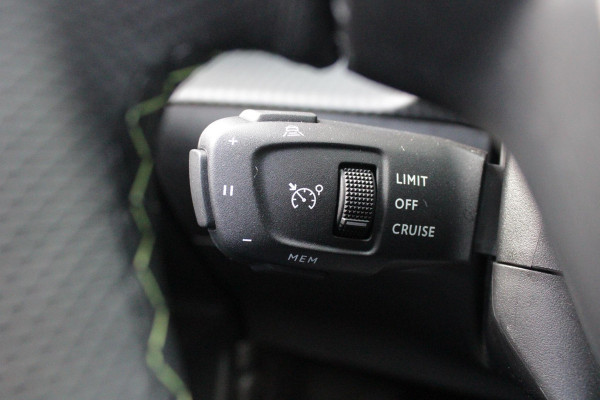 Peugeot 2008 1.2 Hybrid 145PK AUTOMAAT GT | ELEKTRISCH BEDIENBARE BESTUURDERSSTOEL | NAVIGATIE | FULL LED KOPLAMPEN | DRAADLOZE APPLE CARPLAY/ANDROID AUTO | ADAPTIVE CRUISE CONTROL | CAMERA VOOR + ACHTER | CLIMATE CONTROL | LICHTMETALEN VELGEN 17" | KEYLESS ENTRY/START | DAB+ RADIO | ALCANTARA/LEDEREN BEKLEDING  | DODEHOEK DETECTIE | PARKEERSENSOREN VOOR + ACHTER | STOEL VERWARMING | DRAADLOZE TELEFOONLADER |