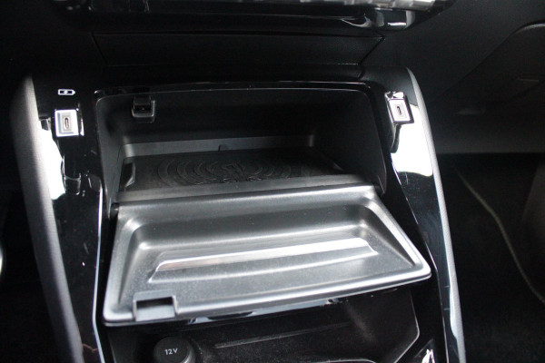 Peugeot 2008 1.2 Hybrid 145PK AUTOMAAT GT | ELEKTRISCH BEDIENBARE BESTUURDERSSTOEL | NAVIGATIE | FULL LED KOPLAMPEN | DRAADLOZE APPLE CARPLAY/ANDROID AUTO | ADAPTIVE CRUISE CONTROL | CAMERA VOOR + ACHTER | CLIMATE CONTROL | LICHTMETALEN VELGEN 17" | KEYLESS ENTRY/START | DAB+ RADIO | ALCANTARA/LEDEREN BEKLEDING  | DODEHOEK DETECTIE | PARKEERSENSOREN VOOR + ACHTER | STOEL VERWARMING | DRAADLOZE TELEFOONLADER |