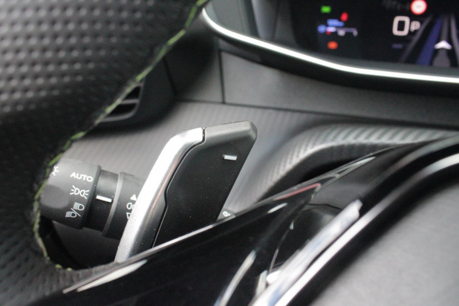 Peugeot 2008 1.2 Hybrid 145PK AUTOMAAT GT | ELEKTRISCH BEDIENBARE BESTUURDERSSTOEL | NAVIGATIE | FULL LED KOPLAMPEN | DRAADLOZE APPLE CARPLAY/ANDROID AUTO | ADAPTIVE CRUISE CONTROL | CAMERA VOOR + ACHTER | CLIMATE CONTROL | LICHTMETALEN VELGEN 17" | KEYLESS ENTRY/START | DAB+ RADIO | ALCANTARA/LEDEREN BEKLEDING  | DODEHOEK DETECTIE | PARKEERSENSOREN VOOR + ACHTER | STOEL VERWARMING | DRAADLOZE TELEFOONLADER |