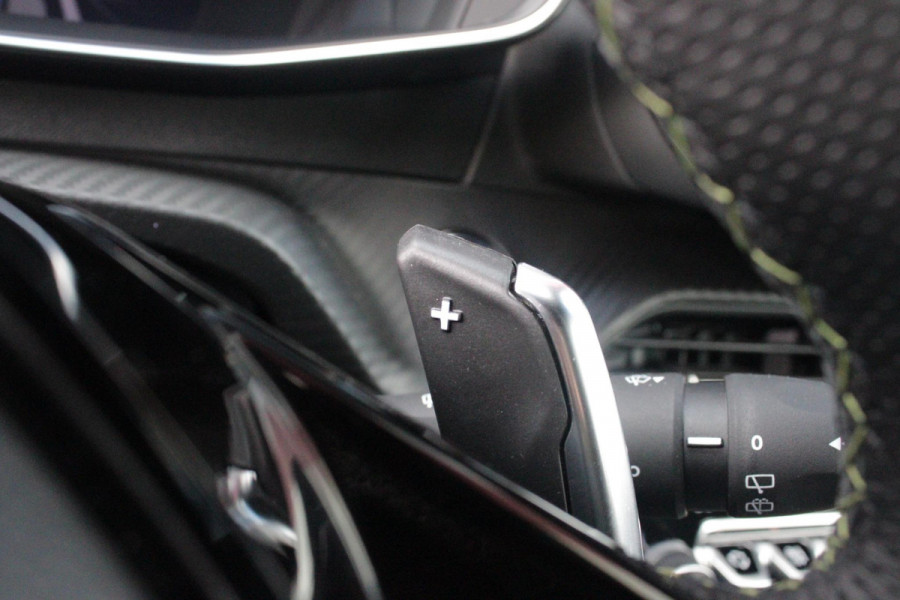 Peugeot 2008 1.2 Hybrid 145PK AUTOMAAT GT | ELEKTRISCH BEDIENBARE BESTUURDERSSTOEL | NAVIGATIE | FULL LED KOPLAMPEN | DRAADLOZE APPLE CARPLAY/ANDROID AUTO | ADAPTIVE CRUISE CONTROL | CAMERA VOOR + ACHTER | CLIMATE CONTROL | LICHTMETALEN VELGEN 17" | KEYLESS ENTRY/START | DAB+ RADIO | ALCANTARA/LEDEREN BEKLEDING  | DODEHOEK DETECTIE | PARKEERSENSOREN VOOR + ACHTER | STOEL VERWARMING | DRAADLOZE TELEFOONLADER |