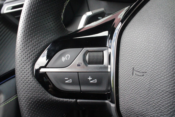 Peugeot 2008 1.2 Hybrid 145PK AUTOMAAT GT | ELEKTRISCH BEDIENBARE BESTUURDERSSTOEL | NAVIGATIE | FULL LED KOPLAMPEN | DRAADLOZE APPLE CARPLAY/ANDROID AUTO | ADAPTIVE CRUISE CONTROL | CAMERA VOOR + ACHTER | CLIMATE CONTROL | LICHTMETALEN VELGEN 17" | KEYLESS ENTRY/START | DAB+ RADIO | ALCANTARA/LEDEREN BEKLEDING  | DODEHOEK DETECTIE | PARKEERSENSOREN VOOR + ACHTER | STOEL VERWARMING | DRAADLOZE TELEFOONLADER |