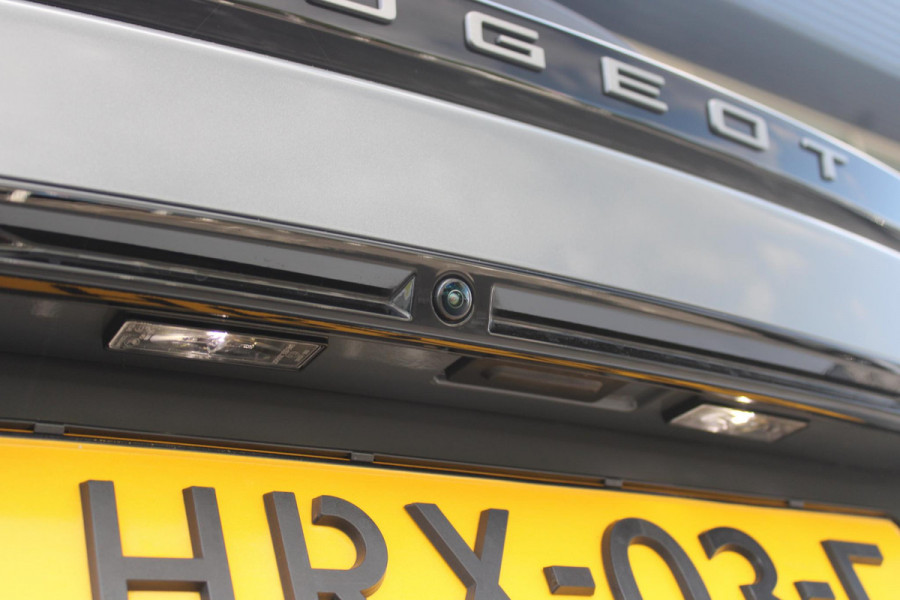 Peugeot 2008 1.2 Hybrid 145PK AUTOMAAT GT | ELEKTRISCH BEDIENBARE BESTUURDERSSTOEL | NAVIGATIE | FULL LED KOPLAMPEN | DRAADLOZE APPLE CARPLAY/ANDROID AUTO | ADAPTIVE CRUISE CONTROL | CAMERA VOOR + ACHTER | CLIMATE CONTROL | LICHTMETALEN VELGEN 17" | KEYLESS ENTRY/START | DAB+ RADIO | ALCANTARA/LEDEREN BEKLEDING  | DODEHOEK DETECTIE | PARKEERSENSOREN VOOR + ACHTER | STOEL VERWARMING | DRAADLOZE TELEFOONLADER |