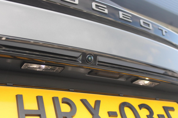 Peugeot 2008 1.2 Hybrid 145PK AUTOMAAT GT | ELEKTRISCH BEDIENBARE BESTUURDERSSTOEL | NAVIGATIE | FULL LED KOPLAMPEN | DRAADLOZE APPLE CARPLAY/ANDROID AUTO | ADAPTIVE CRUISE CONTROL | CAMERA VOOR + ACHTER | CLIMATE CONTROL | LICHTMETALEN VELGEN 17" | KEYLESS ENTRY/START | DAB+ RADIO | ALCANTARA/LEDEREN BEKLEDING  | DODEHOEK DETECTIE | PARKEERSENSOREN VOOR + ACHTER | STOEL VERWARMING | DRAADLOZE TELEFOONLADER |
