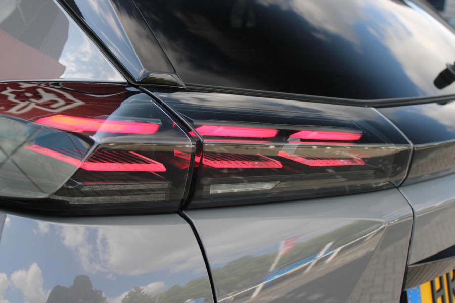 Peugeot 2008 1.2 Hybrid 145PK AUTOMAAT GT | ELEKTRISCH BEDIENBARE BESTUURDERSSTOEL | NAVIGATIE | FULL LED KOPLAMPEN | DRAADLOZE APPLE CARPLAY/ANDROID AUTO | ADAPTIVE CRUISE CONTROL | CAMERA VOOR + ACHTER | CLIMATE CONTROL | LICHTMETALEN VELGEN 17" | KEYLESS ENTRY/START | DAB+ RADIO | ALCANTARA/LEDEREN BEKLEDING  | DODEHOEK DETECTIE | PARKEERSENSOREN VOOR + ACHTER | STOEL VERWARMING | DRAADLOZE TELEFOONLADER |