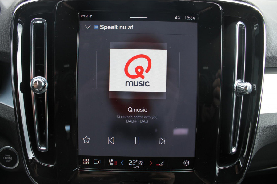 Volvo XC40 B4 211PK Automaat Plus Dark Google Infotainment / Trekhaak / Adaptieve Cruise Control / Blis / Harman Kardon Audio