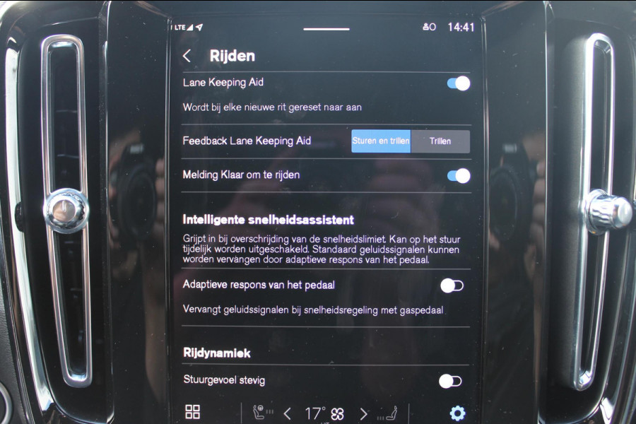 Volvo XC40 B4 211PK Automaat Plus Dark Google Infotainment / Trekhaak / Adaptieve Cruise Control / Blis / Harman Kardon Audio
