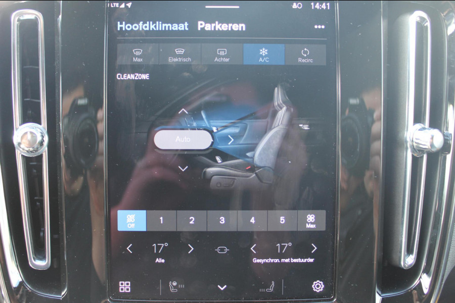 Volvo XC40 B4 211PK Automaat Plus Dark Google Infotainment / Trekhaak / Adaptieve Cruise Control / Blis / Harman Kardon Audio