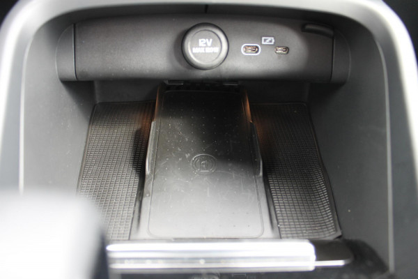 Volvo XC40 B4 211PK Automaat Plus Dark Google Infotainment / Trekhaak / Adaptieve Cruise Control / Blis / Harman Kardon Audio