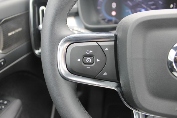 Volvo XC40 B4 211PK Automaat Plus Dark Google Infotainment / Trekhaak / Adaptieve Cruise Control / Blis / Harman Kardon Audio