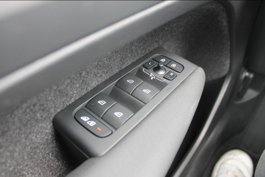 Volvo XC40 B4 211PK Automaat Plus Dark Google Infotainment / Trekhaak / Adaptieve Cruise Control / Blis / Harman Kardon Audio