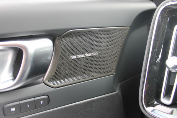 Volvo XC40 B4 211PK Automaat Plus Dark Google Infotainment / Trekhaak / Adaptieve Cruise Control / Blis / Harman Kardon Audio