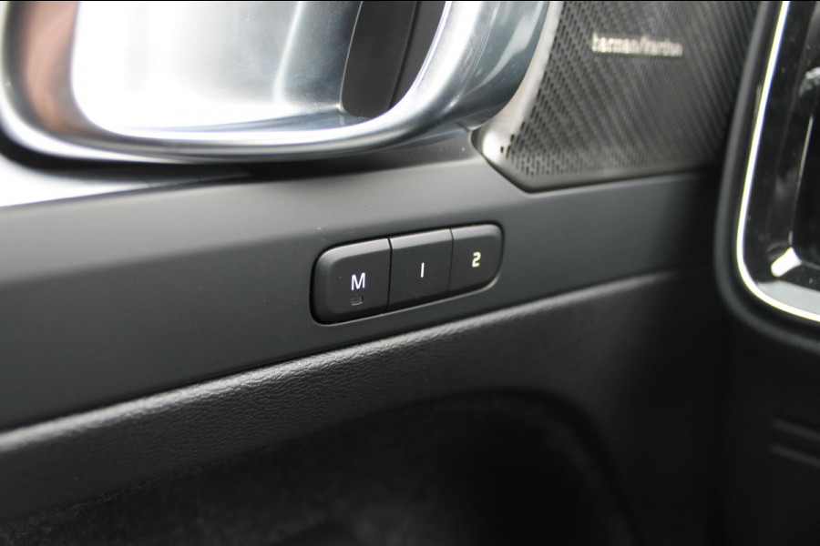 Volvo XC40 B4 211PK Automaat Plus Dark Google Infotainment / Trekhaak / Adaptieve Cruise Control / Blis / Harman Kardon Audio