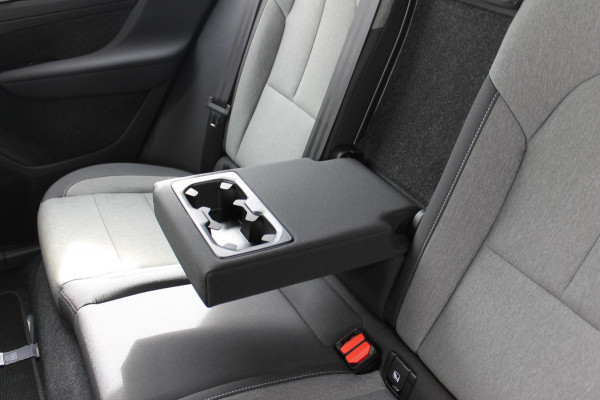 Volvo XC40 B4 211PK Automaat Plus Dark Google Infotainment / Trekhaak / Adaptieve Cruise Control / Blis / Harman Kardon Audio