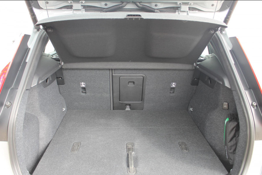 Volvo XC40 B4 211PK Automaat Plus Dark Google Infotainment / Trekhaak / Adaptieve Cruise Control / Blis / Harman Kardon Audio