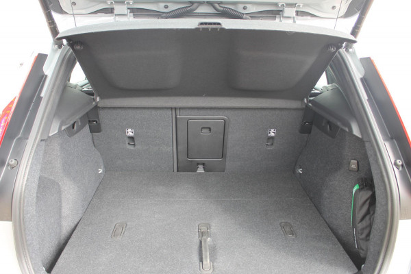 Volvo XC40 B4 211PK Automaat Plus Dark Google Infotainment / Trekhaak / Adaptieve Cruise Control / Blis / Harman Kardon Audio