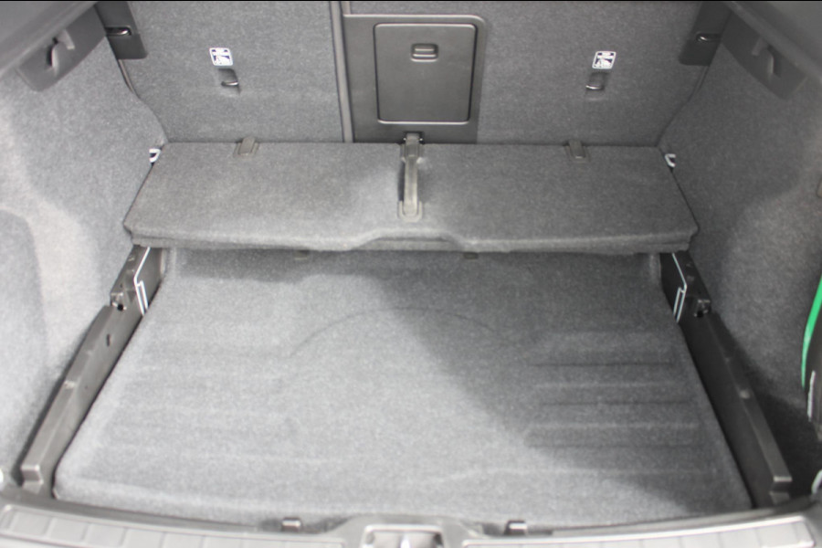 Volvo XC40 B4 211PK Automaat Plus Dark Google Infotainment / Trekhaak / Adaptieve Cruise Control / Blis / Harman Kardon Audio