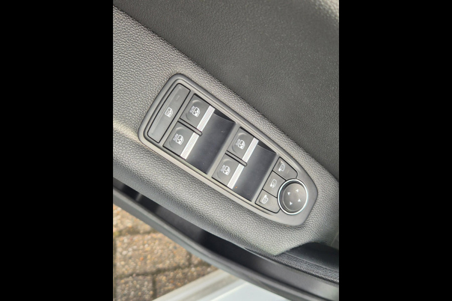 Renault Captur 1.6 E-Tech Plug-in Hybrid 160 Intens Carplay, LED