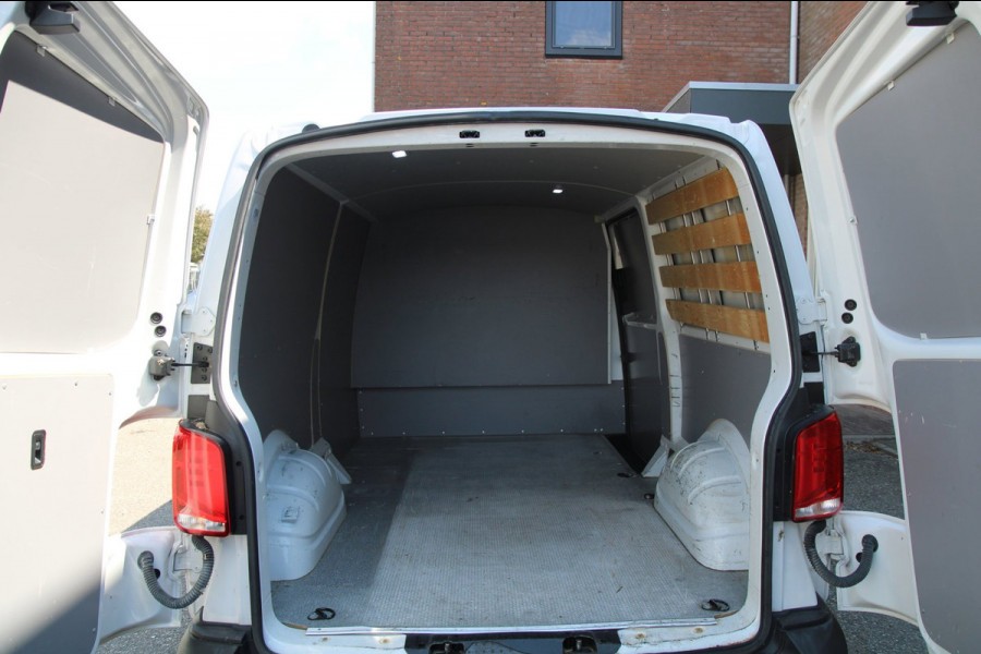 Volkswagen Transporter 2.0 TDI L2H1 Trendline / App connect / Cruise / Verwarmde voorruit