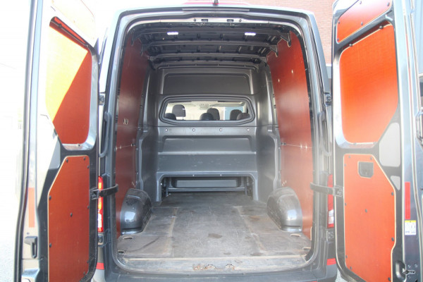 Volkswagen Crafter 35 2.0 TDI L3H3 DC / 6 pers / AUTOMAAT / Trekhaak / Camera