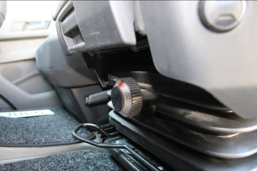 Volkswagen Crafter 35 2.0 TDI L3H3 DC / 6 pers / AUTOMAAT / Trekhaak / Camera