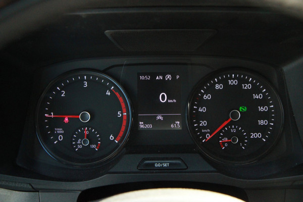 Volkswagen Crafter 35 2.0 TDI L3H3 DC / 6 pers / AUTOMAAT / Trekhaak / Camera