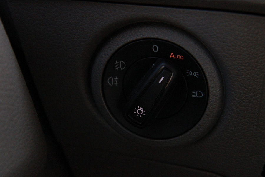 Volkswagen Crafter 35 2.0 TDI L3H3 DC / 6 pers / AUTOMAAT / Trekhaak / Camera