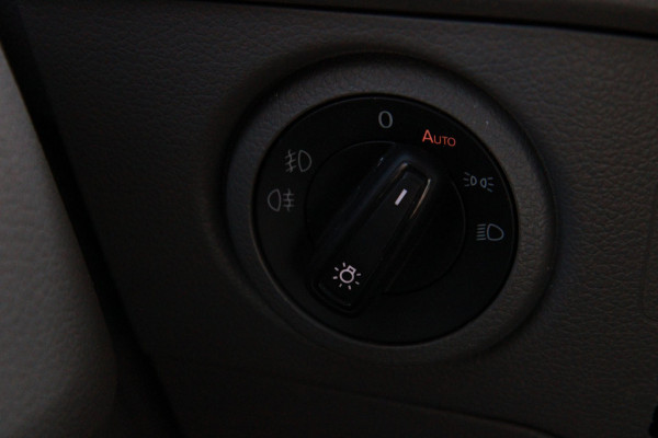 Volkswagen Crafter 35 2.0 TDI L3H3 DC / 6 pers / AUTOMAAT / Trekhaak / Camera