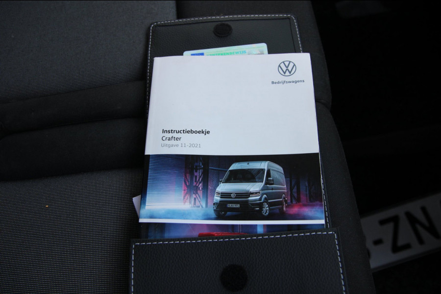 Volkswagen Crafter 35 2.0 TDI L3H3 DC / 6 pers / AUTOMAAT / Trekhaak / Camera