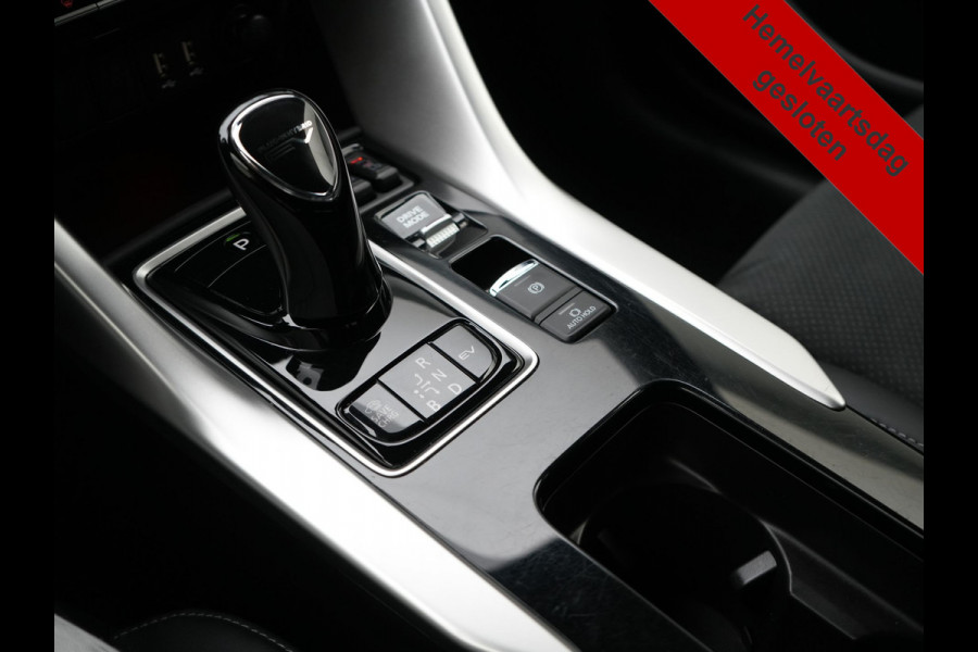 Mitsubishi Eclipse Cross 2.4 Intense+ PHEV 188pk Dealer O.H. | Trekhaak Afn. | Adaptive Cruise | 360 Camera | Alcantara Sportstoelen & Stuur Verwarmd | Navigatie Via TomTom | Keyless | Blis | Apple Carplay | DAB | Plug In Hybr
