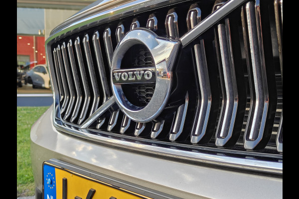 Volvo XC40 T4 211PK Recharge Inscription Expression | Trekhaak | Blis | Camera Achter | Stoel & Stuur verwarm. | 18''