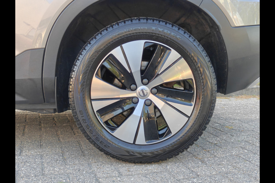 Volvo XC40 T4 211PK Recharge Inscription Expression | Trekhaak | Blis | Camera Achter | Stoel & Stuur verwarm. | 18''