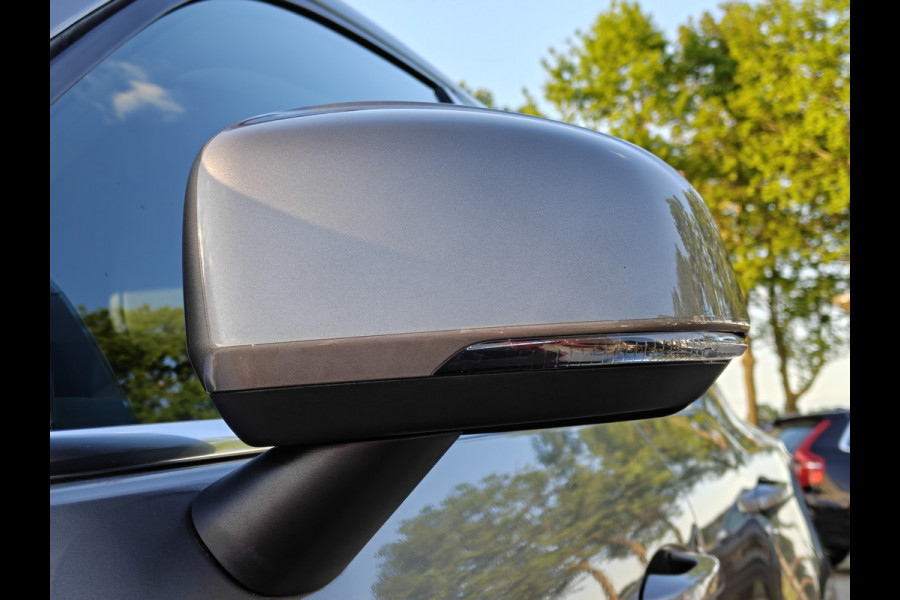 Volvo XC40 T4 211PK Recharge Inscription Expression | Trekhaak | Blis | Camera Achter | Stoel & Stuur verwarm. | 18''