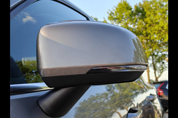 Volvo XC40 T4 211PK Recharge Inscription Expression | Trekhaak | Blis | Camera Achter | Stoel & Stuur verwarm. | 18''