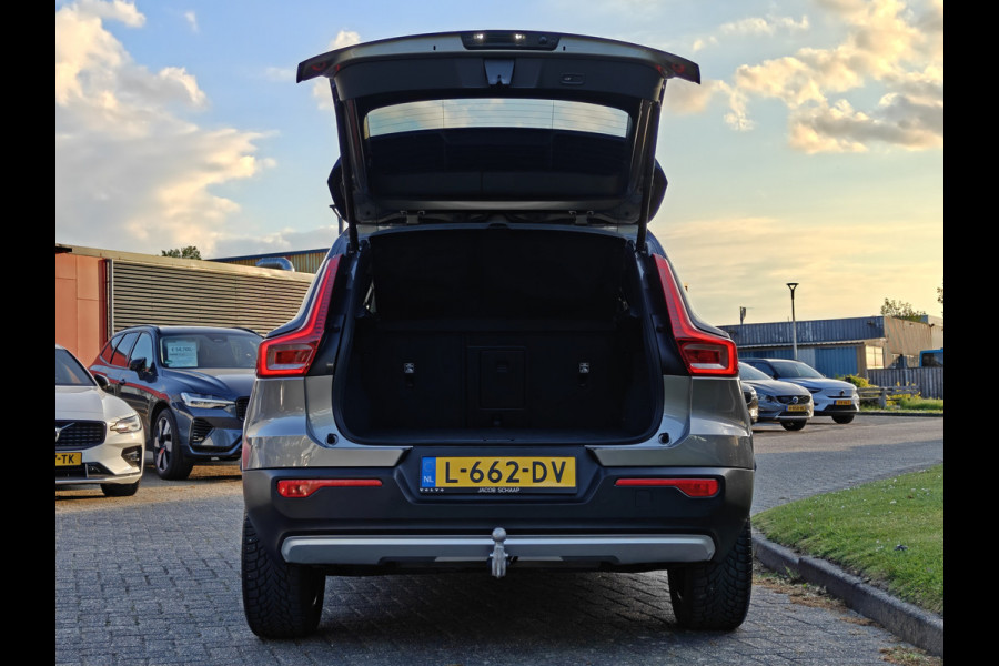 Volvo XC40 T4 211PK Recharge Inscription Expression | Trekhaak | Blis | Camera Achter | Stoel & Stuur verwarm. | 18''